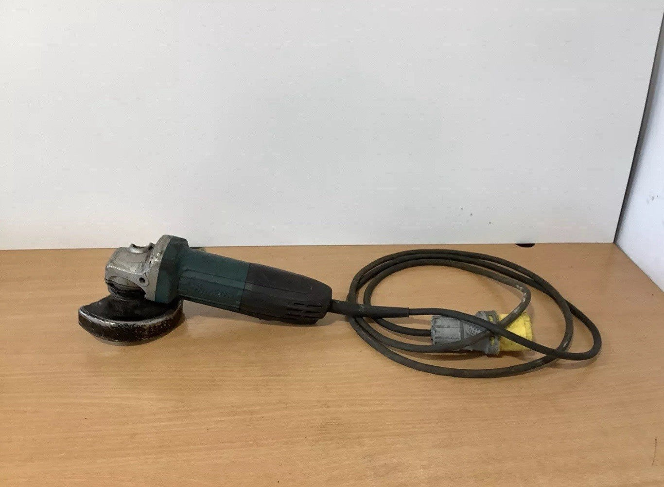MAKITA GA4530 4 1/2 Angle Grinder 110v