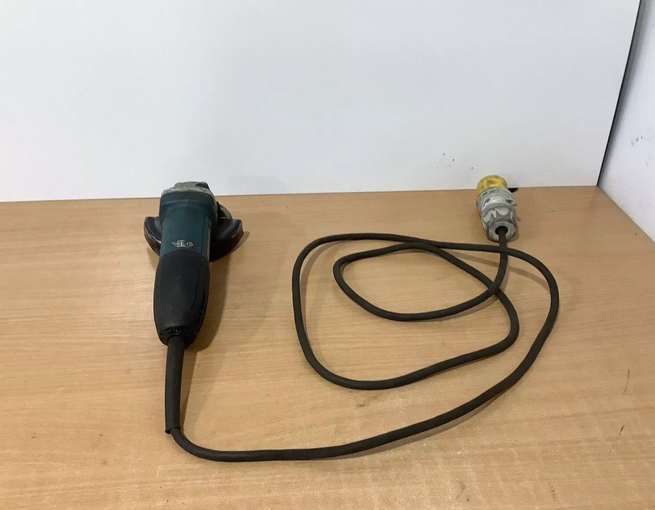 MAKITA GA4530 4 1/2 Angle Grinder 110v
