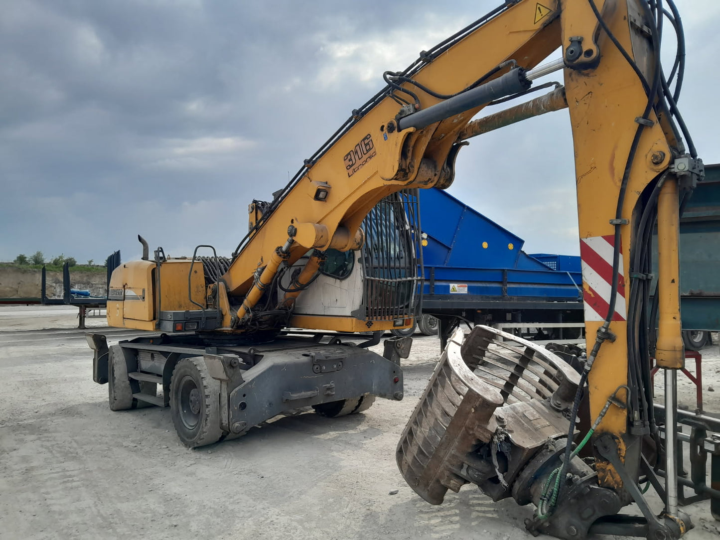 LIEBHERR 316 - 2006