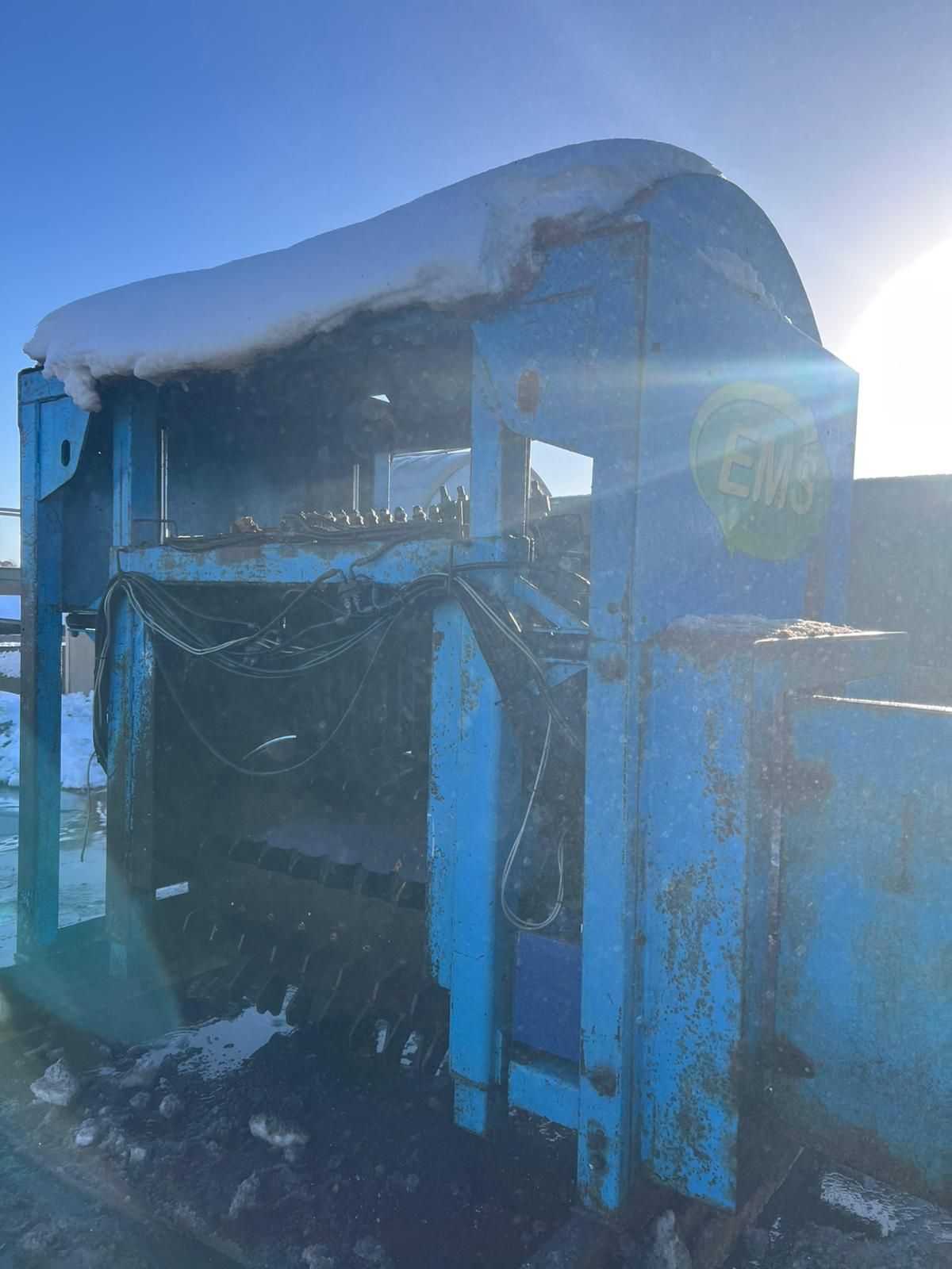 Hopper and Conveyor with Bag Ripper