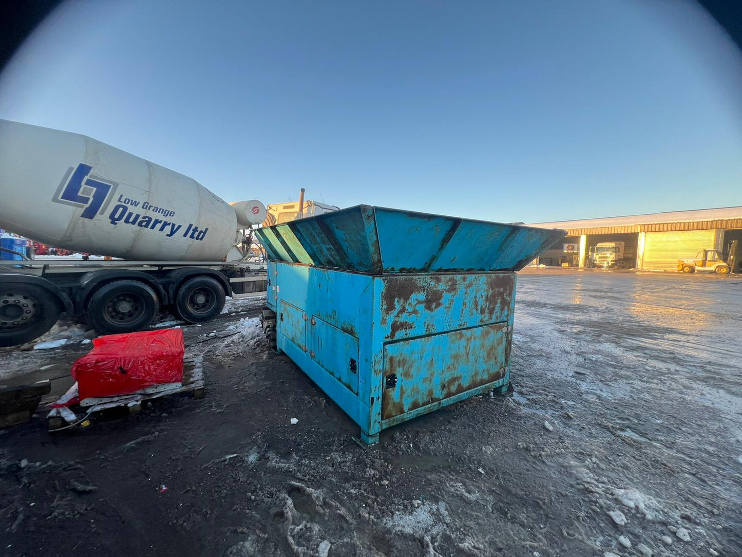 Hopper and Conveyor with Bag Ripper