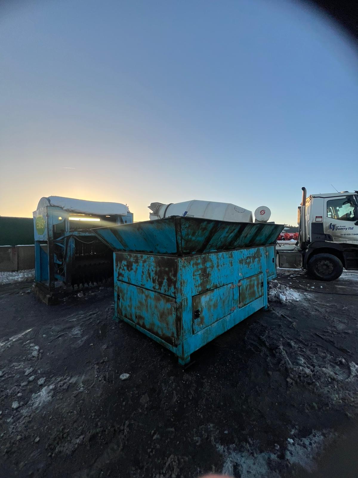 Hopper and Conveyor with Bag Ripper